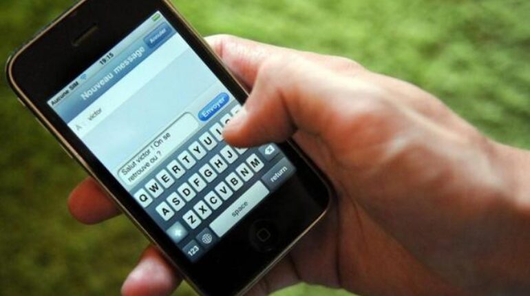 La maman donne des conseils à sa fille après son message…