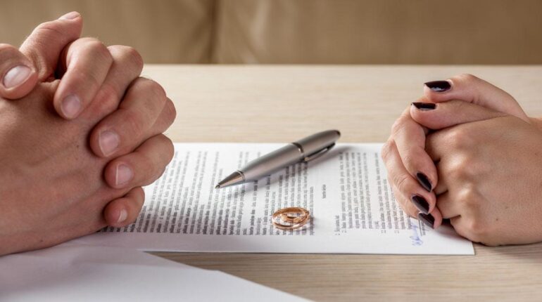 Découvrez les 7 choses qu’un enfant de parents divorcés peut expérimenter divorce divorcés empathie enfance enfant enfant de parents divorcés enfant et parent famille garde partagée rupture santé santé enfant santé famille santé femme santé France santé mentale santé relax santé relaxe santé sécurité séparation