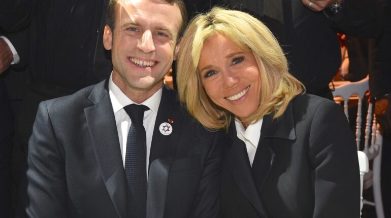 Les conjoints et conjointes des politiques français qu’on ne connait pas ! Anne Gravoin Anne Hidalgo Benoît Hamon Brigitte Macron Bruno Lemaire Carla Bruni Cécile Duflot Charlotte Deregnaucourt conjointes conjoints Denis Colovic députés Edith Chabre Edouard Philippe Emmanuel Macron Eric Woerth Florence Henry Florence Lasserre François Fillon François Hollande Gabrielle Guallar gouvernement gouvernement français Jean-Luc Mélenchon Jean-Marc Germain Julie Gayet Laura Flessel Laurent Wauquiez Louis Aliot maire de paris maires Manuel Valls Marine Le Pen ministres Nicolas Hulot Nicolas Sarkozy Pauline Lemaire Pénélope Fillon politiciens politiques politiques français Premier ministre français Présidents Sciences Po Paris Sophia Chikirou Vice-Président du Front National Xavier Cantat