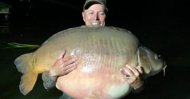 pecheur-attrape-grosse-carpe-51-kilos-martin-fb-01