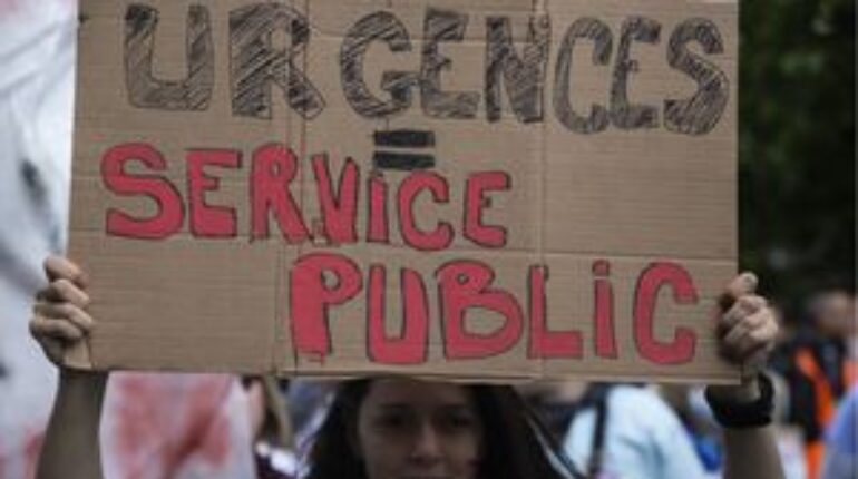 En quoi le forfait de 18€ pour tout passage aux urgences est-t-il bénéfique pour les patients ? Ce forfait est une mesure de simplification celebrites économies en quoi est-ce bénéfique pour les patients France pas d’économies Payer 18€ pour tout passage aux urgences santé santé famille santé femme santé France santé mentale santé nutrition santé relax santé relaxe santé sécurité stars