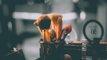 Les indispensables du maquillage pour voyager en toute tranquillité