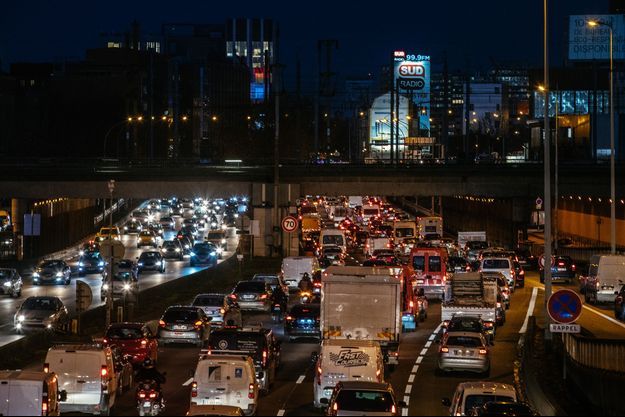 Plus-de-620-km-de-bouchons-lundi-matin-en-Ile-de-France