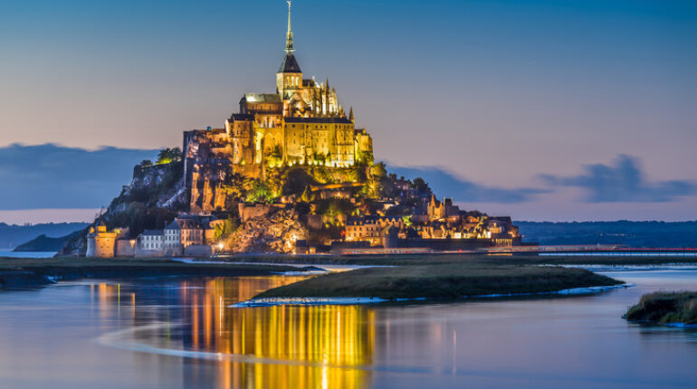 20 endroits qu’il faut impérativement visiter en France ! 20 endroits Accepter le traitement avion bonheur Confort Conseils France impérativement visiter en France La Corse La France maman et enfant mer Méditerranée santé voyage voyage en voiture Voyager avec des enfants week-end