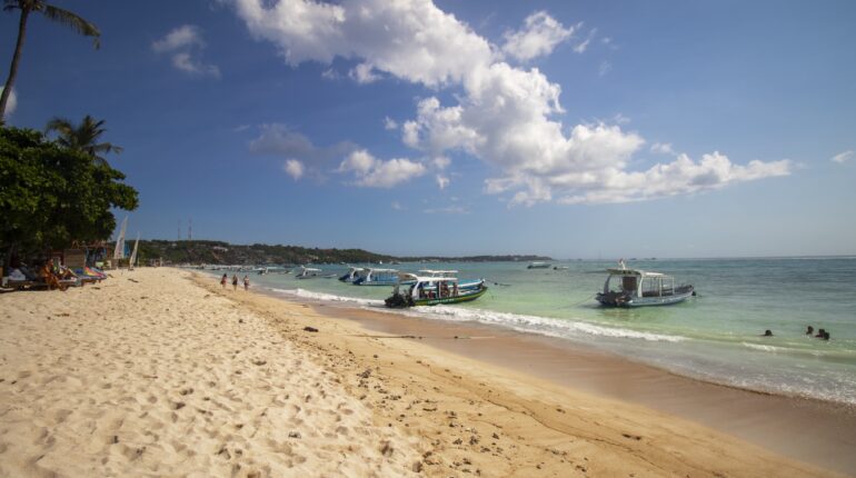 Préparez vos bagages, Bali vous attend ! Accepter le traitement amérique amusant avant et après avion Bali vous attend bonheur Conseils conseils anxiété divertir enfants Instagram maman et enfant Préparez vos bagages Propriété de Pandawa santé santé famille santé France santé mentale santé relaxe santé sécurité Uluwatu Villa sur la colline voyage week-end