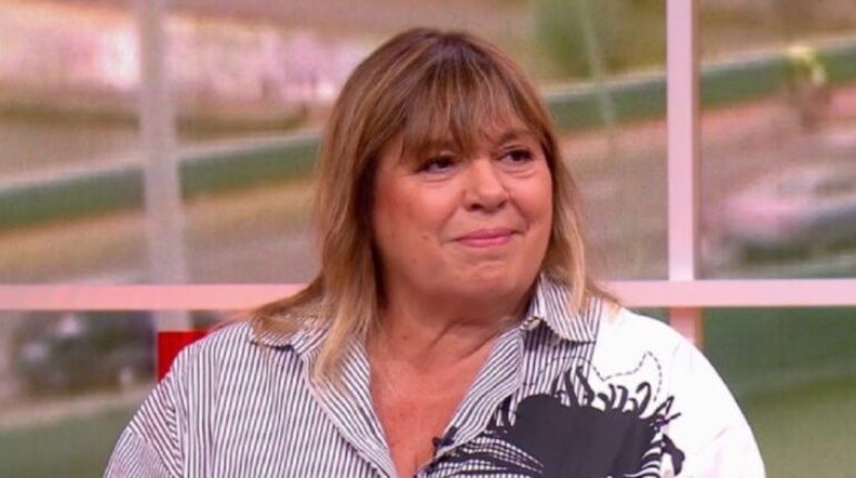 Michèle Bernier brise le silence: « J’ai eu un choc psychologique » admiration artiste C à vous chanson émotion fans interview Julien Clerc larmes Michèle Bernier moment fort plateau TV reprises sentimental télé