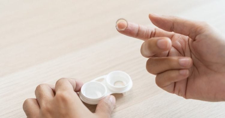 Il devient aveugle après