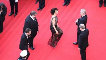 Scandale à Cannes : un acteur roue de coups un invité devant les caméras