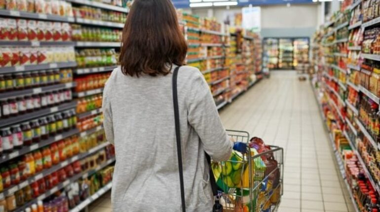 9 Aliments à Éviter Absolument pour une Santé Optimale – Votre Liste Noire des Courses !