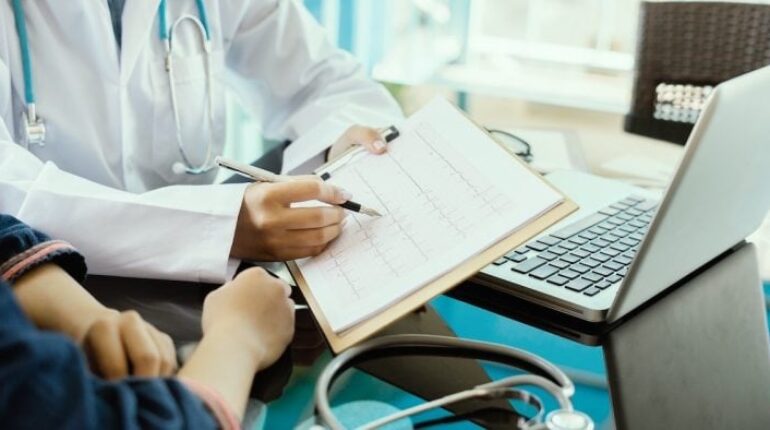 Mon mari se faisait passer pour un médecin : son double vie révélée par un simple coup de fil