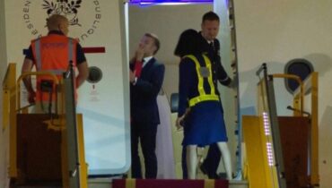 actualité France. Brigitte Macron couple présidentiel diplomatie Emmanuel Macron gifle polémique politique réseaux sociaux rumeurs vidéo virale Vietnam
