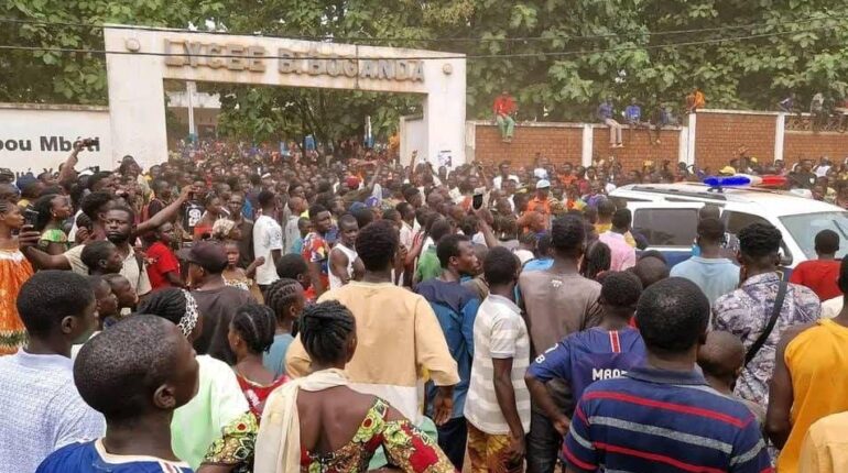 La décision radicale prise après l’explosion mortelle au lycée Barthélémy Boganda de Bangui Centrafrique contrôles de sécurité drame éducation enquête