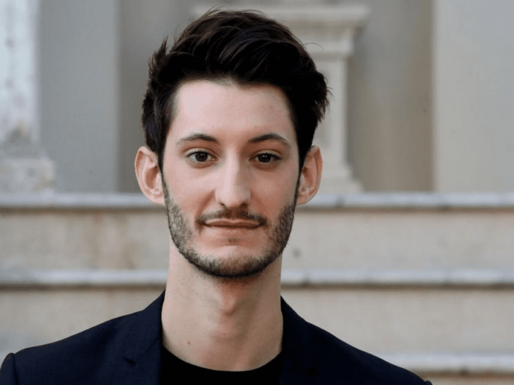 Pierre Niney critiqué à