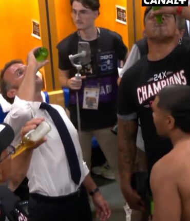 « Vous nous avez régalés… » : Macron et la bière presque cul-sec avec les champions toulousains