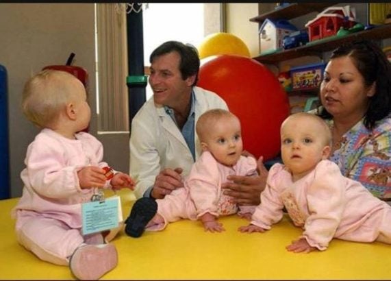 Trois sœurs nées triplées,