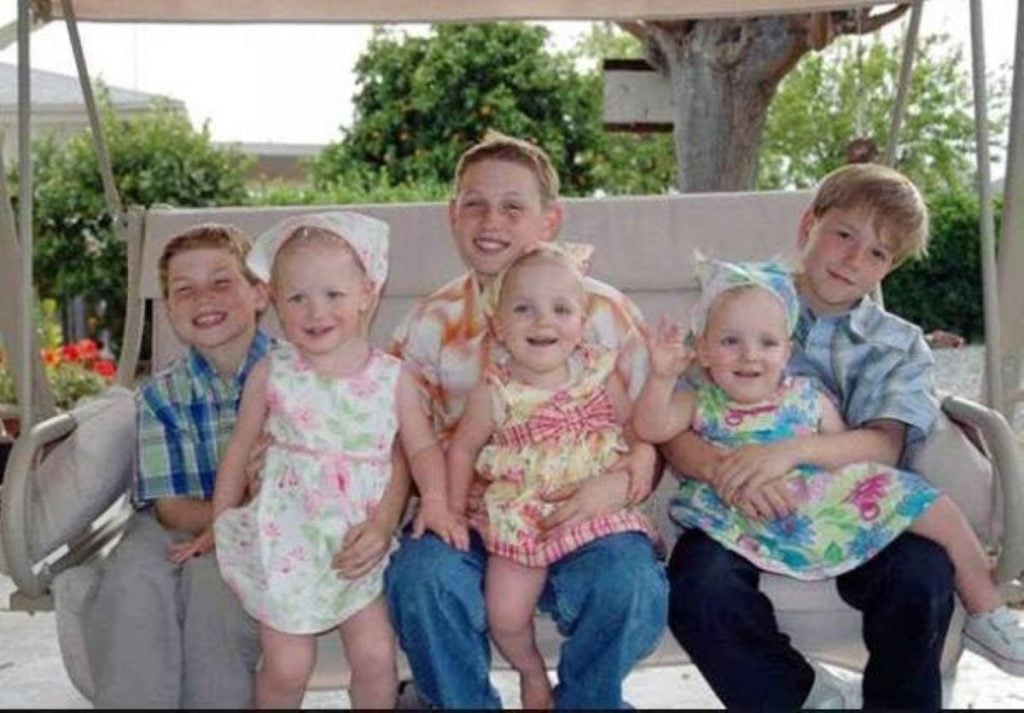 Trois sœurs nées triplées,