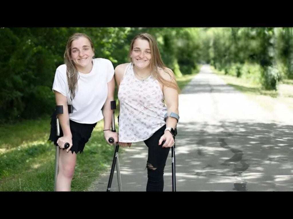 Trois sœurs nées triplées,