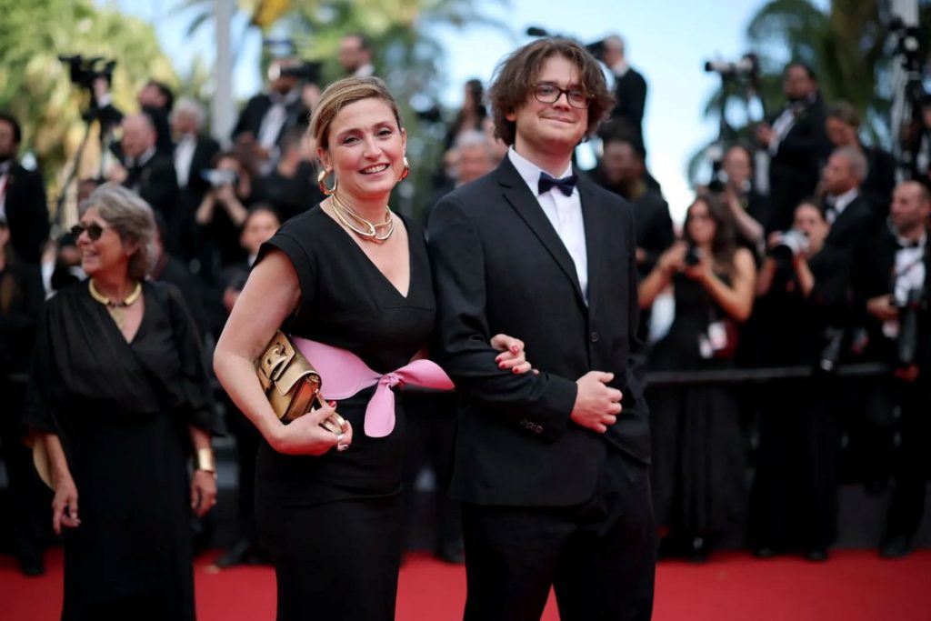 Julie Gayet s'affiche avec