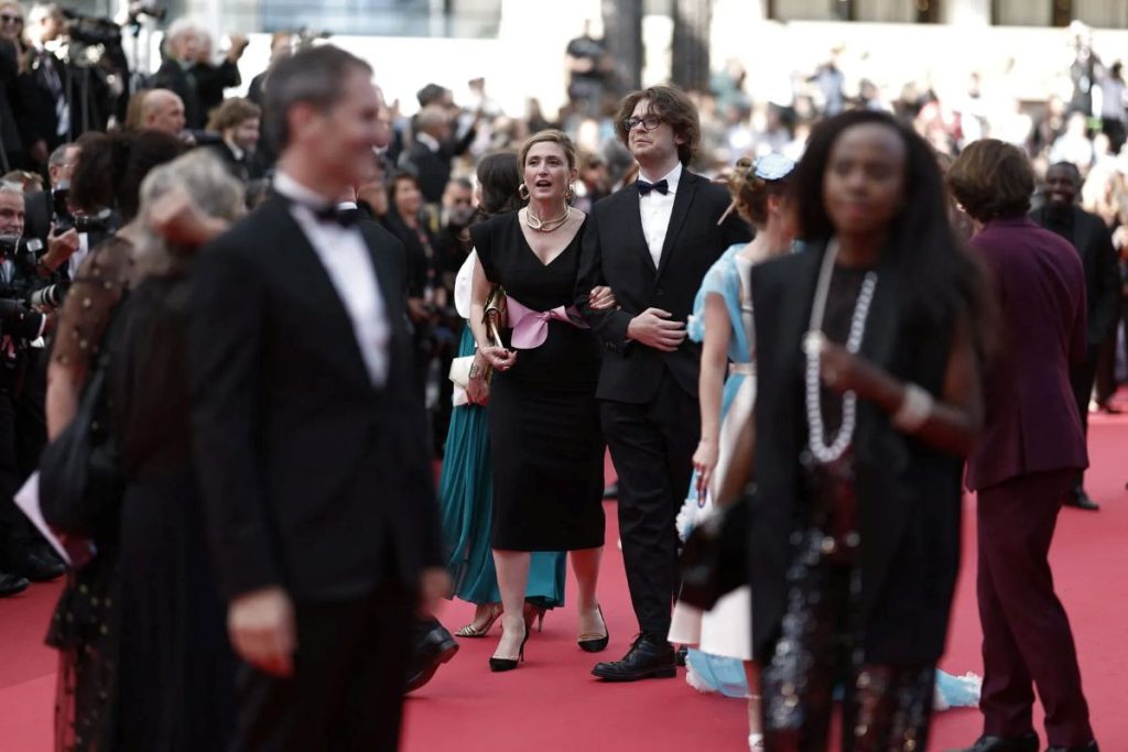 Julie Gayet s'affiche avec