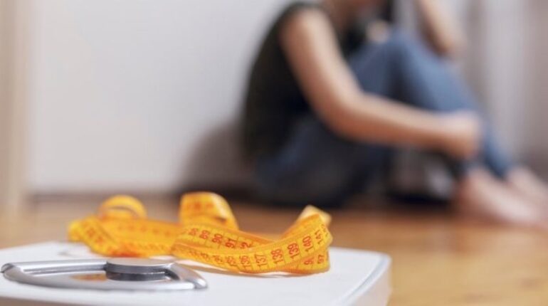 Poids idéal selon votre taille et âge : découvrez le tableau de référence adulte âge consultation courbe de croissance croissance enfant femme homme percentiles poids idéal santé sous-poids suivi médical surpoids taille