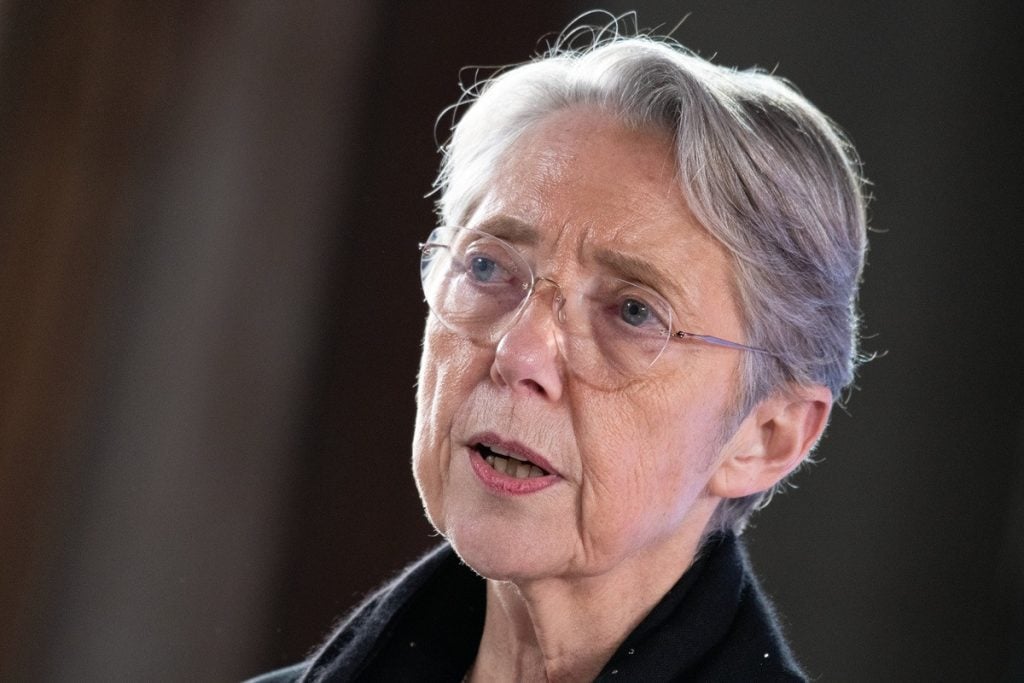 Surveillante poignardée par un