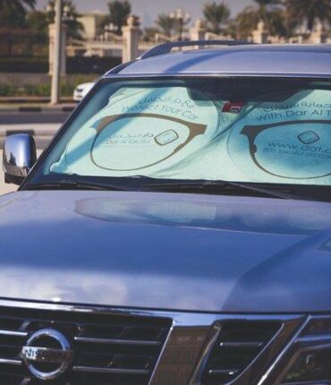 Elle laisse sa fille de 9 ans dans une voiture à 34°C : pourquoi a-t-elle été libérée sans poursuites ?