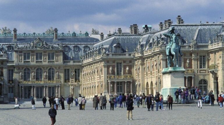 Abandon d'enfant Décès drame faits divers Versailles