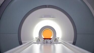 Il entre dans la salle d’IRM avec sa chaîne autour du cou : « Il a été aspiré par la machine »