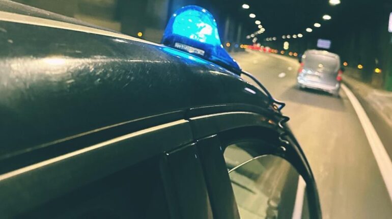 20 voitures abattu par la police Adolescent Infraction Limitation de vitesse Permis de conduire