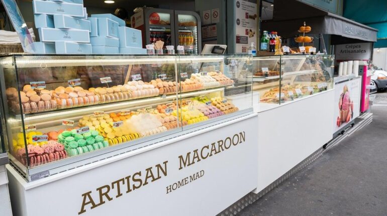L’addition qui fait scandale chez Ladurée : « 83 € pour 5 cafés et 3 macarons, je n’aurais jamais dû… » Influenceurs les réseaux sociaux maire de paris polémique Prix Restauration Tourisme