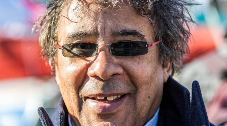 Laurent Voulzy se confie sur son opération au cou : « Je ne peux pas chanter cette année, mais… » artiste Convalescence Laurent Voulzy Ministère de la Santé musique opération