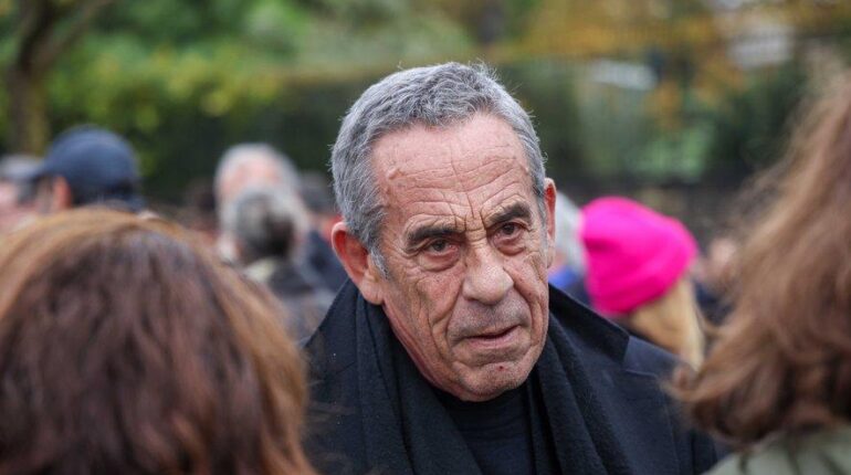 Les instructions surprenantes que Thierry Ardisson avait laissées à ses proches pour ses obsèques 12 célébrités qui ont pu se réincarner sans même s’en rendre compte Décès France Télévisions Obsèques Thierry Ardisson