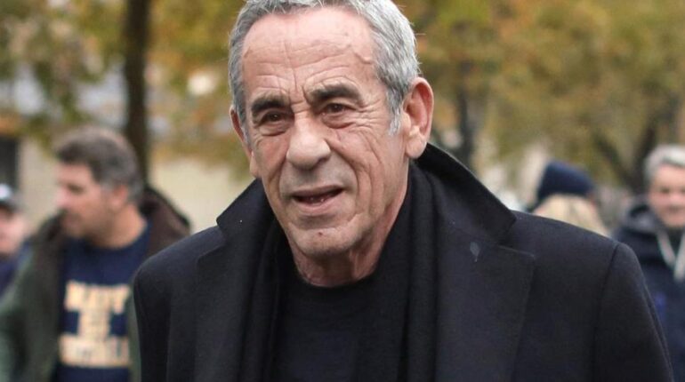 Ce geste discret d’Emmanuel et Brigitte Macron pour l’inhumation de Thierry Ardisson Brigitte Macron hommage Inhumation Ménerbes Thierry Ardisson