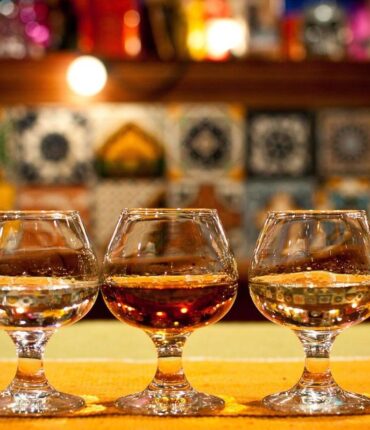 Jeune femme dans le coma après un geste du barman : « Il a rajouté de l&rsquo;alcool sur les shooters déjà allumés… »