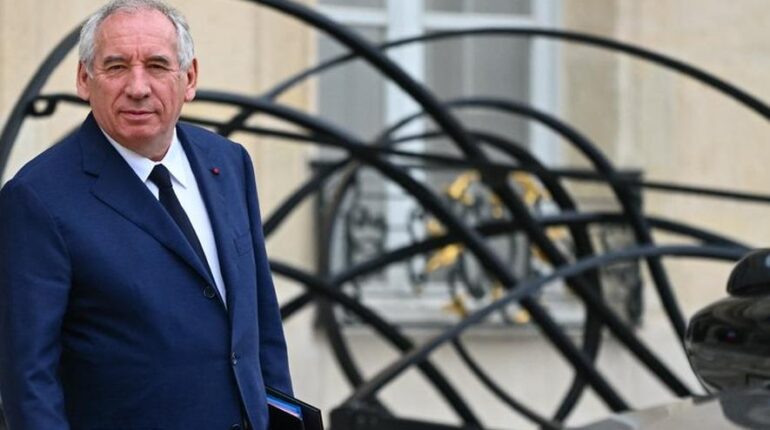 François Bayrou appelle à la rigueur mais oublie de régler 9 544 euros de charges : « Le défaut de paiement met en péril… » Charges de copropriété Défaut de paiement François Bayrou Politique française Rigueur budgétaire