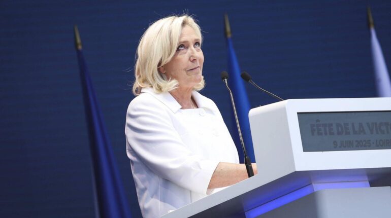 4,3 millions d’euros détournés au Parlement : Ces versements à des proches de Marine Le Pen qui relancent le débat Affaires financières Irrégularités Parlement européen Rassemblement National Scandale politique