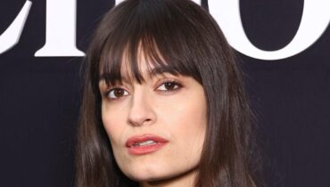 Clara Luciani révèle enfin la maladie héréditaire qu’elle cache depuis des années : « Ma mère aussi… »