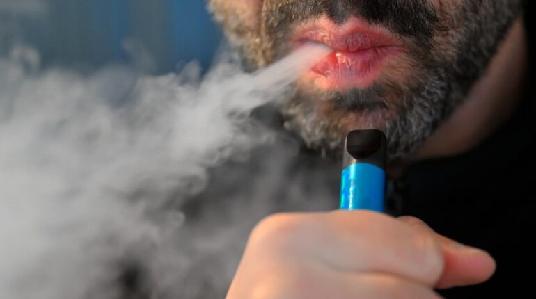 Cette décision de l’UE qui inquiète les spécialistes : « Ils veulent que les gens reviennent vers le tabac ? » Cigarette électronique Santé Publique Sevrage tabagique Tabac Taxe européenne