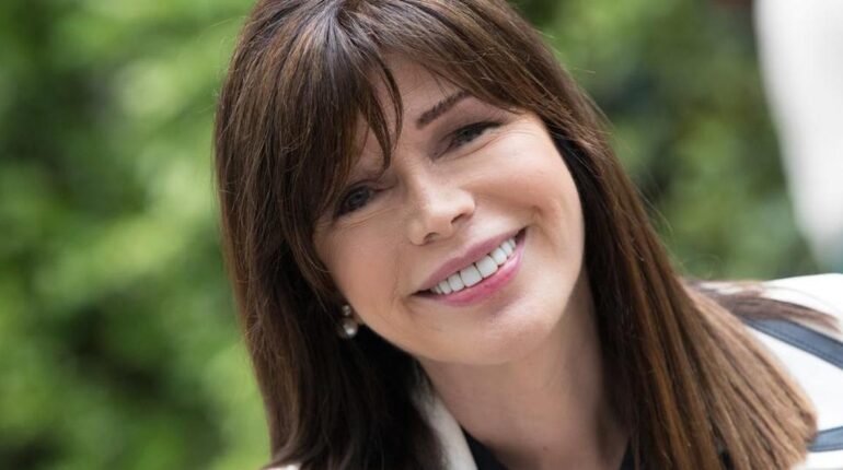 « J’ai seulement fait ça il y a 37 ans » : Karen Cheryl brise enfin le silence sur son visage à 70 ans 70 ans carrière musicale chirurgie esthétique Isabelle Morizet Karen Cheryl rhinoplastie