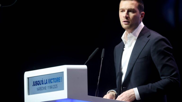 Jordan Bardella dénonce une « opération de harcèlement » : voici la vraie raison de cette perquisition au RN Affaires judiciaires Élections Financement politique Parlement européen Politique française Rassemblement National