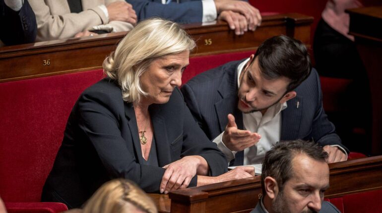 Budget 2026 : Le RN menace Bayrou s’il « pique de l’argent… » accusent la France actualité politique France Budget familial Finances publiques gouvernement Partis Politiques