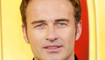 12 célébrités qui ont pu se réincarner sans même s’en rendre compte acteurs masqués Décès Julian McMahon Série Télévisée