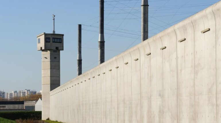 « J’aurais voulu qu’il soit puni » : la mère d’Emma brisée par le suicide de son meurtrier en prison Drame familial Étrangers justice Justice pénale peine de prison Suicide