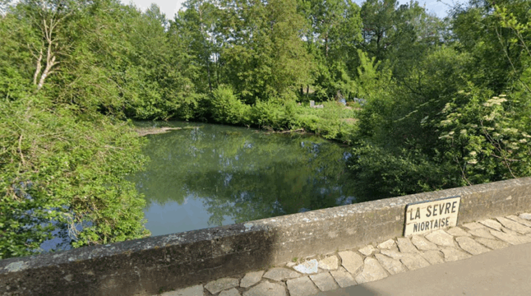 Promenade familiale tragique : la digue cède, une jeune femme de 25 ans happée par la rivière sous les yeux des siens accident Digue drame enquête Noyade premiers secours Rivière