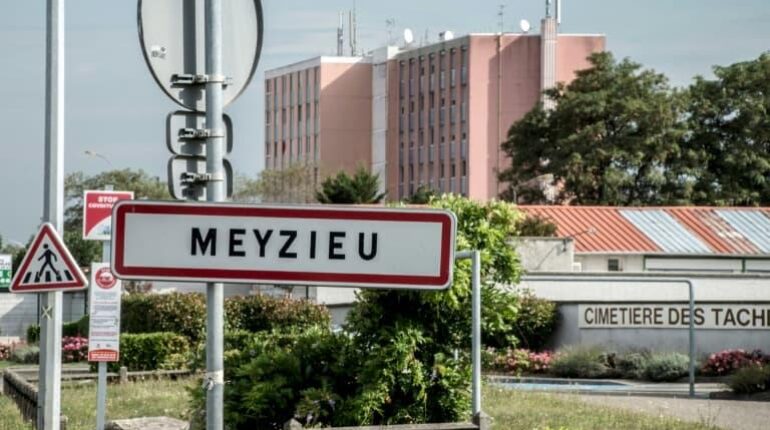 Meyzieu impose un couvre-feu à 22h aux moins de 16 ans après des tirs d’armes à feu contrôles de sécurité Couvre-feu faits divers Meyzieu Mineurs Ordre public