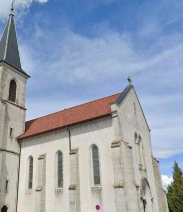 À Mésigny, elle compte 108 coups de cloches en une nuit et demande l’arrêt : 9000 signatures contre sa demande