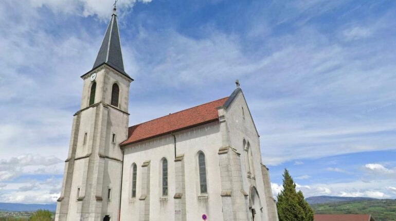À Mésigny, elle compte 108 coups de cloches en une nuit et demande l’arrêt : 9000 signatures contre sa demande Cloches d'église Haute-Savoie Mésigny nuisances sonores pétition Qualité du sommeil