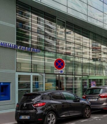 À 54 ans, elle vit en foyer et révèle la vérité : « Pendant 25 ans, j&rsquo;ai fait semblant d&rsquo;être… »