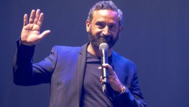 Animateur TV Cyril Hanouna France Télévisions les médias sociaux retour W9
