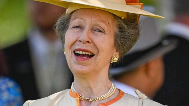 À 74 ans, la princesse Anne ose cette tenue qui fait jaser : « Je n’ai plus l’âge de… » Famille royale mode de vie Princesse Anne protocole de sécurité Royaume-Uni Style